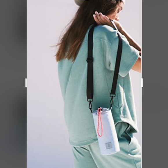 Free People Movement Bottle sling NEW - Picture 1 of 6
